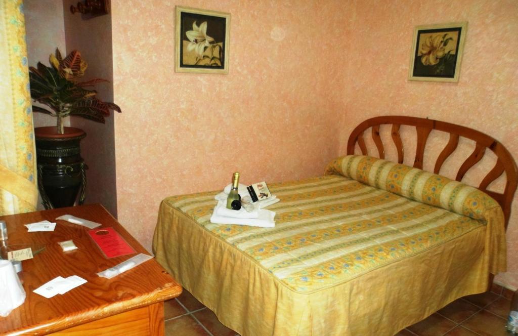 Hostal Castilla Mocejon Bagian luar foto